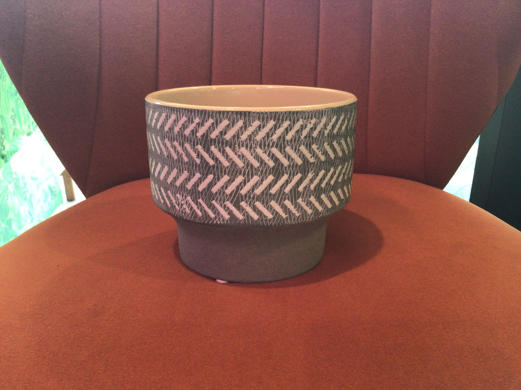 Line Pattern Pot