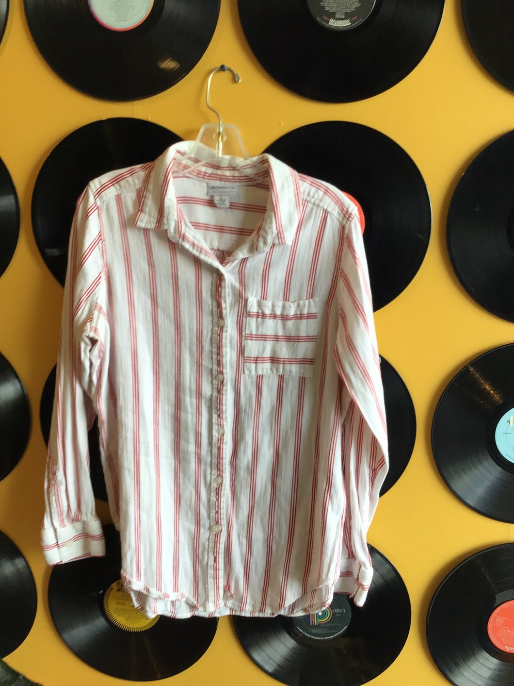 3905 - women’s red and white striped shirt - Liz Claiborne - Large