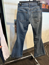 Load image into Gallery viewer, 050- Simple Flare Jeans
