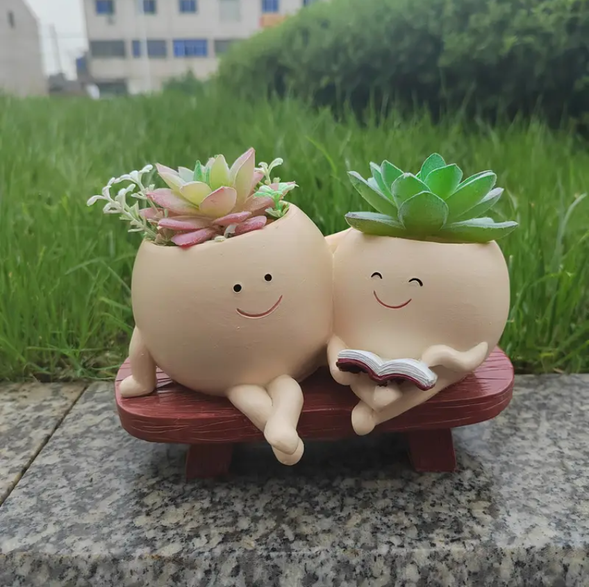 Reading Couple Round Face Flower Pot